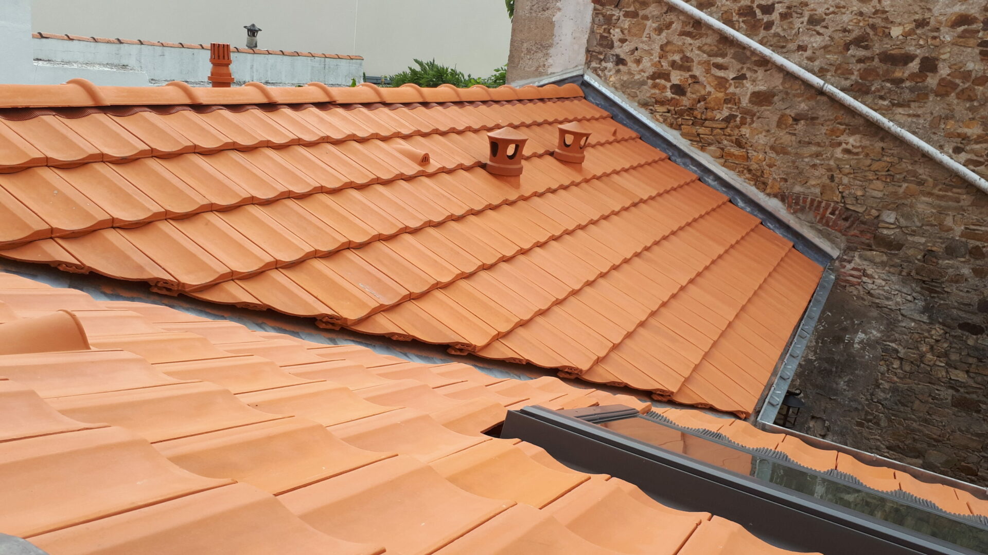 Couverture tuile mécanique et noue zinc, La Montagne, 2019