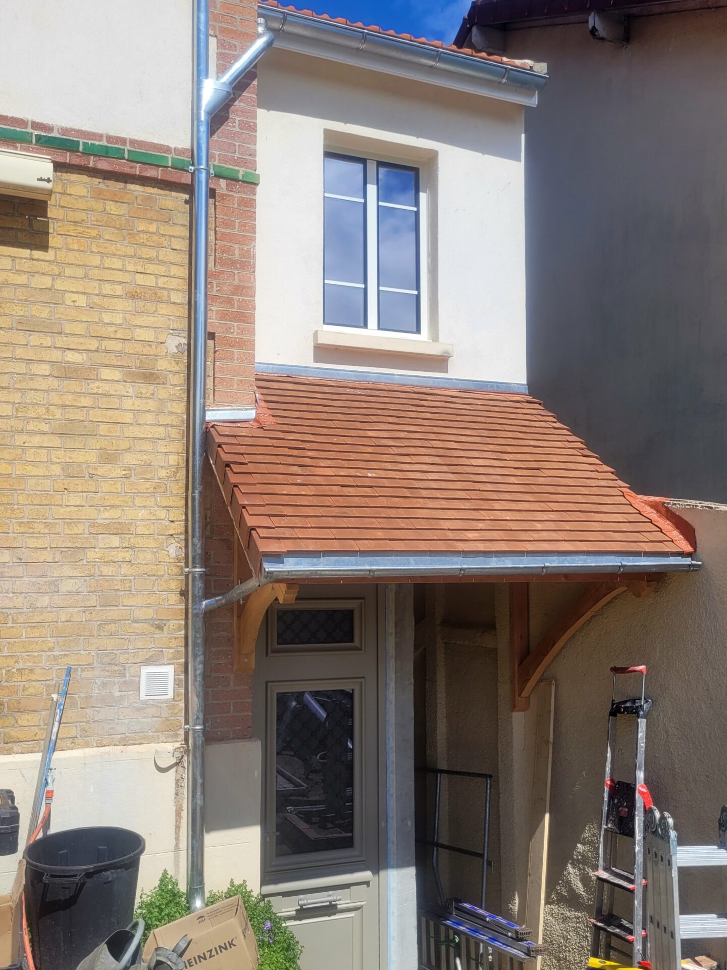 Création d'un auvent couvert en tuile plate, Meudon, 2024