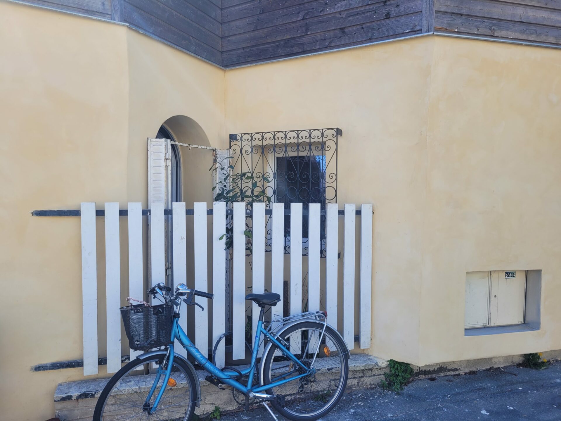 Enduit à la chaux sur isolation extérieur, Montreuil, 2023