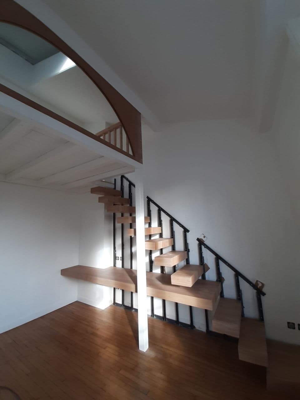 Escalier droit sans limon extérieur, Paris, 2021