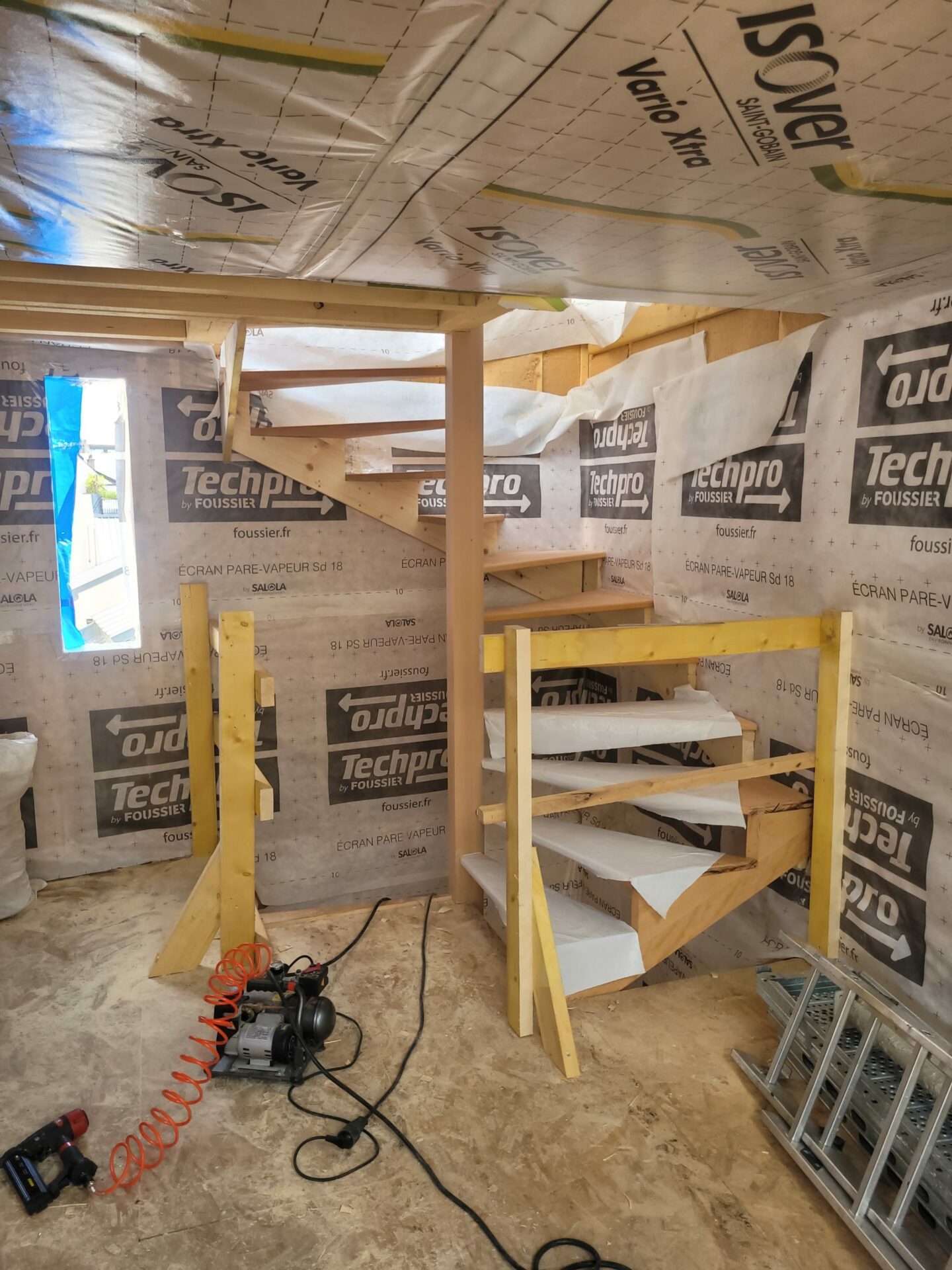 Escalier hélicoïdal sur quatre niveaux, Paris, 2025