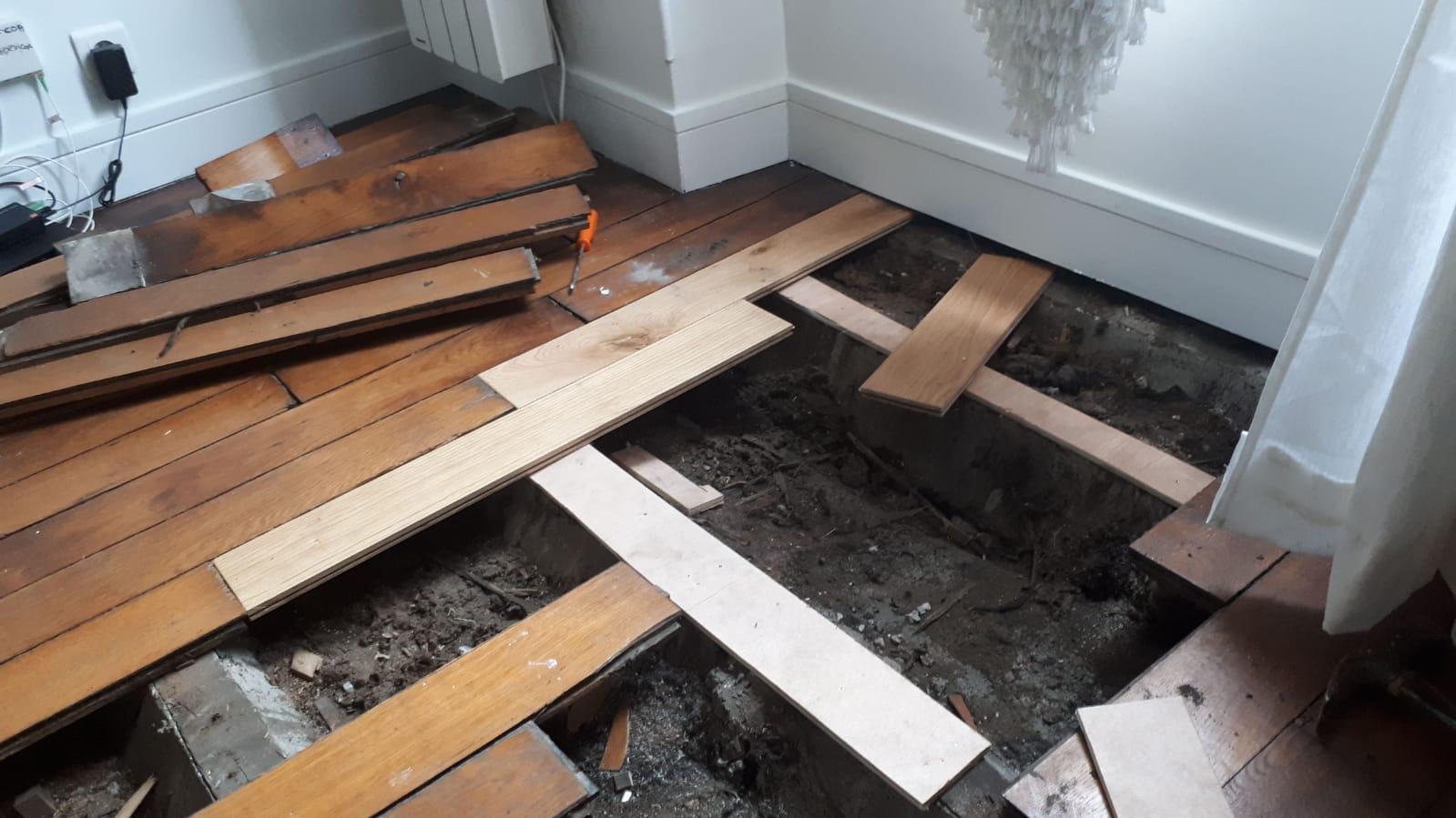 Etape d'une renovation de parquet, Paris, 2019