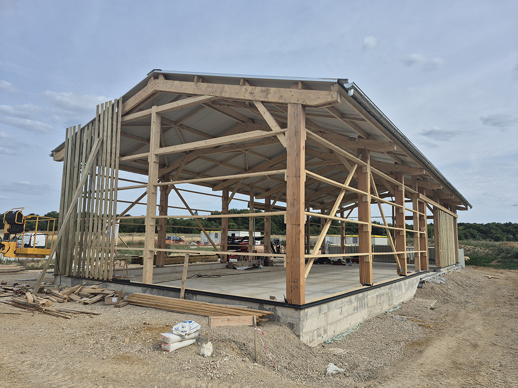 Levage de la charpente et couverture d'un batiment de stokage, Palaiseau, 2025