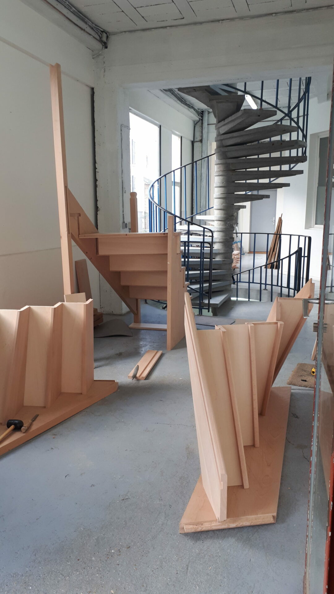 Montage a blanc d'un escalier deux quarts tournants, Montreuil, 2020