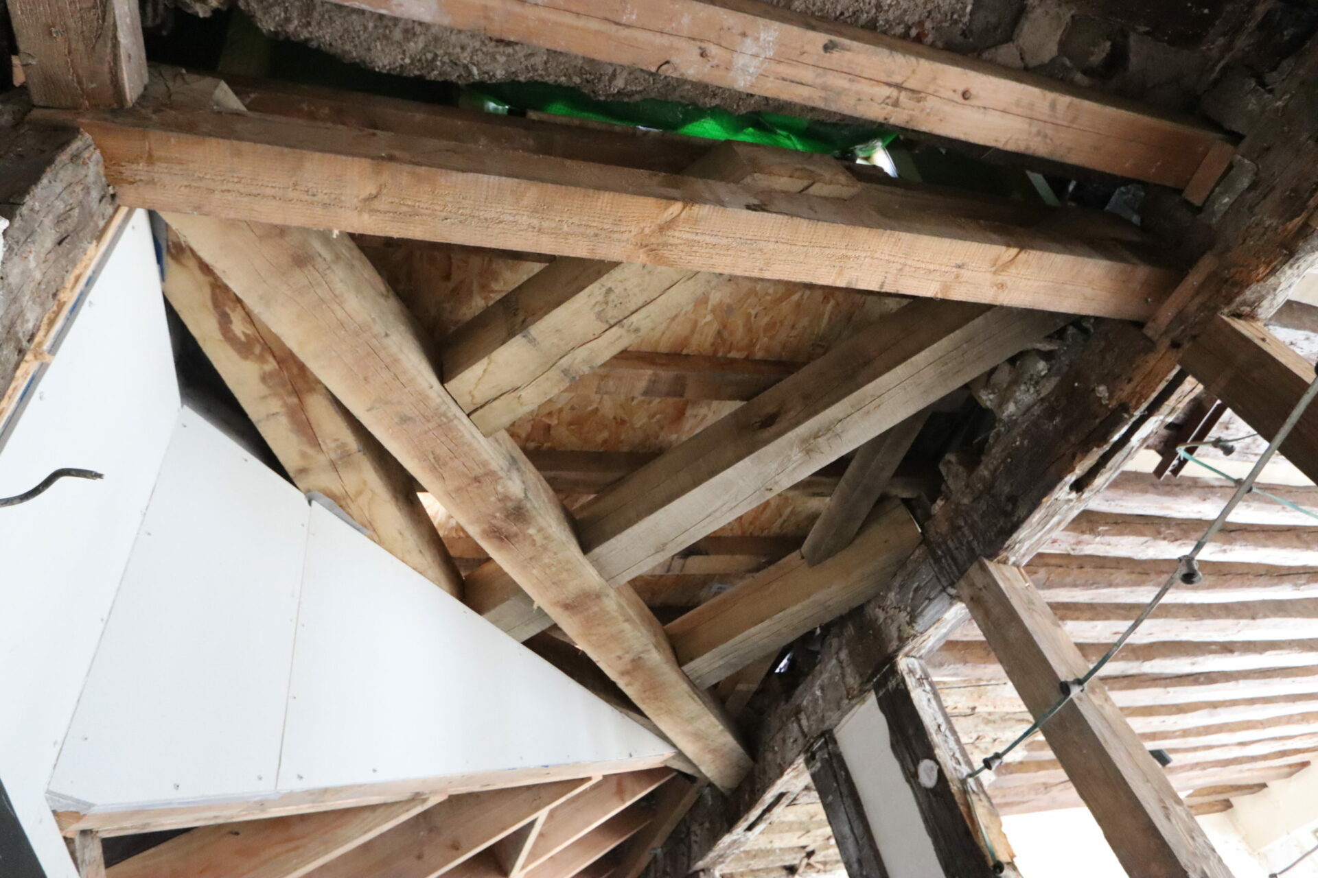 Remplacement de la structure en chéne d'un balcon, Paris, 2021