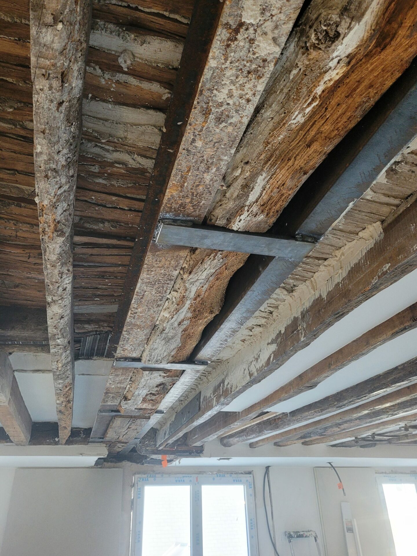 Renforcement metallique dun solive porteuse, Paris, 2024