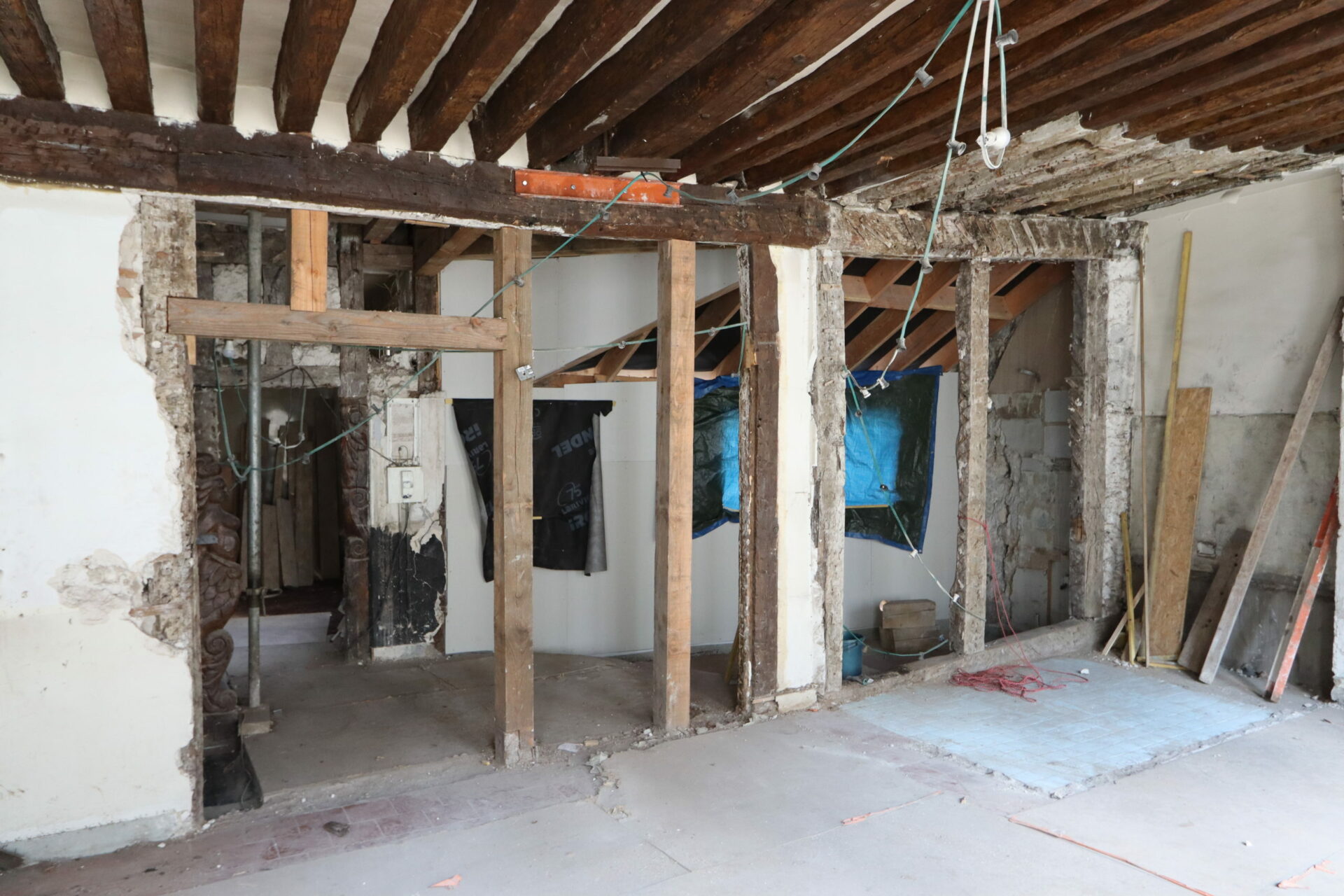 Rénovation, d'un pan de bois d'un immeuble, Paris, 2021