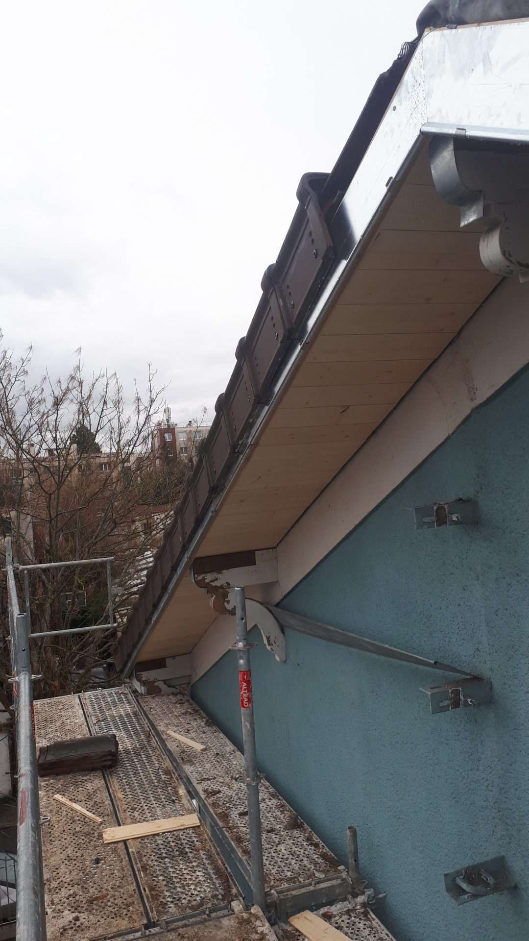 Rive zinc et tuile de rive universelle, Champigny sur Marne, 2021